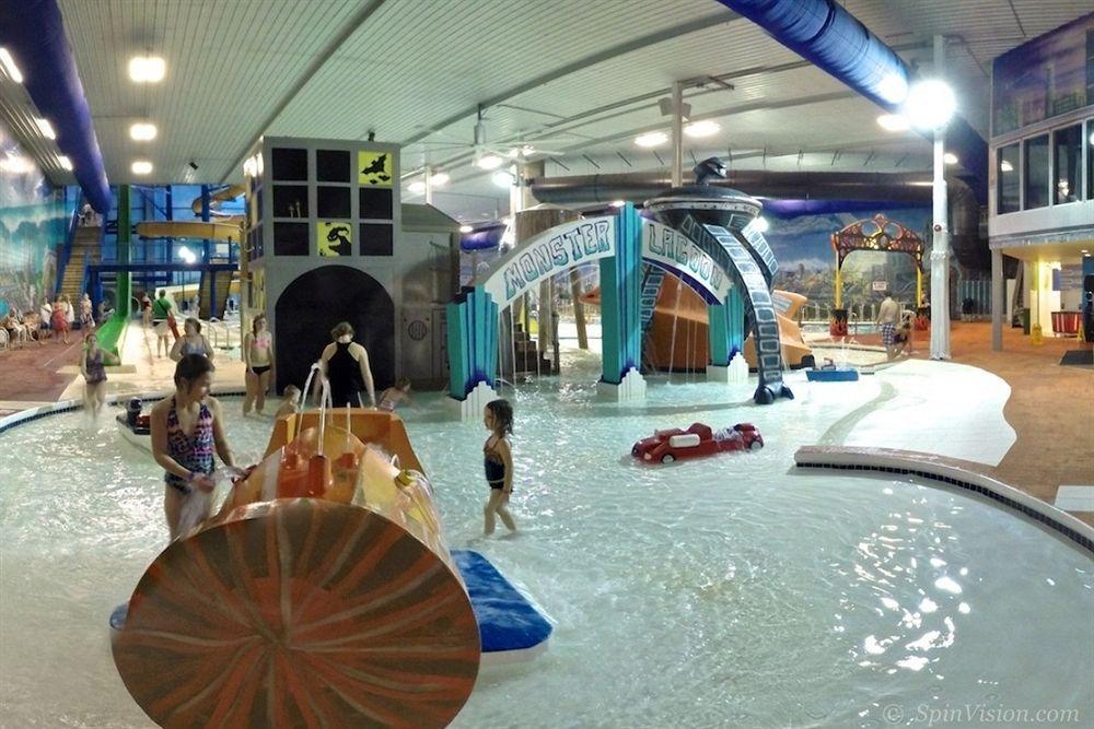Metropolis Resort - Eau Claire Bagian luar foto